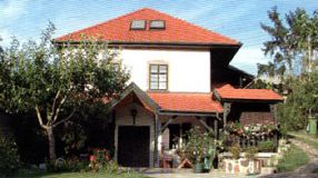 b_300_160_16777215_0___images_stories_szureti_felvonulas_gyongyospata2.jpeg